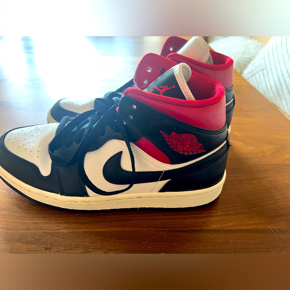 Women’s air Jordan 1 “Black Gym Red” size 8.5